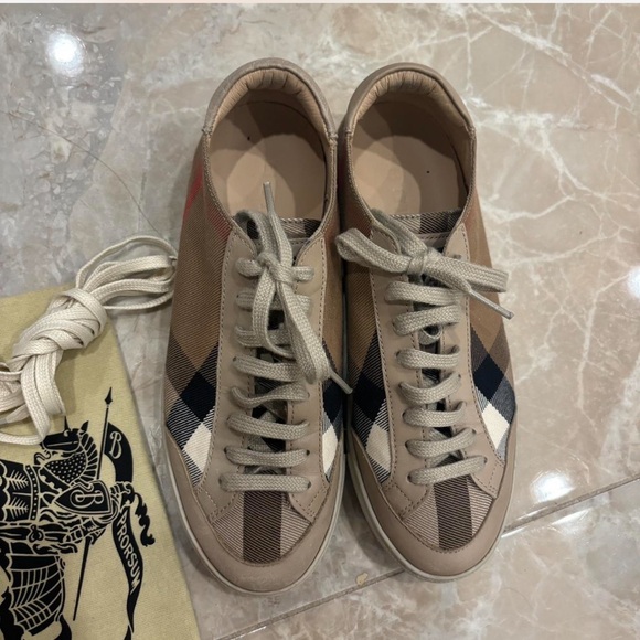 Burberry sneakers - Picture 2 of 6